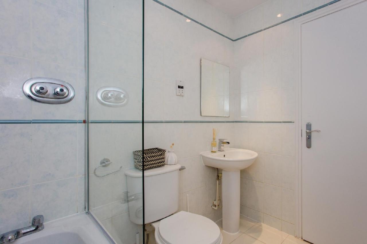 The Sparkford Gardens - Lovely 2Bdr With Balcony London Kültér fotó